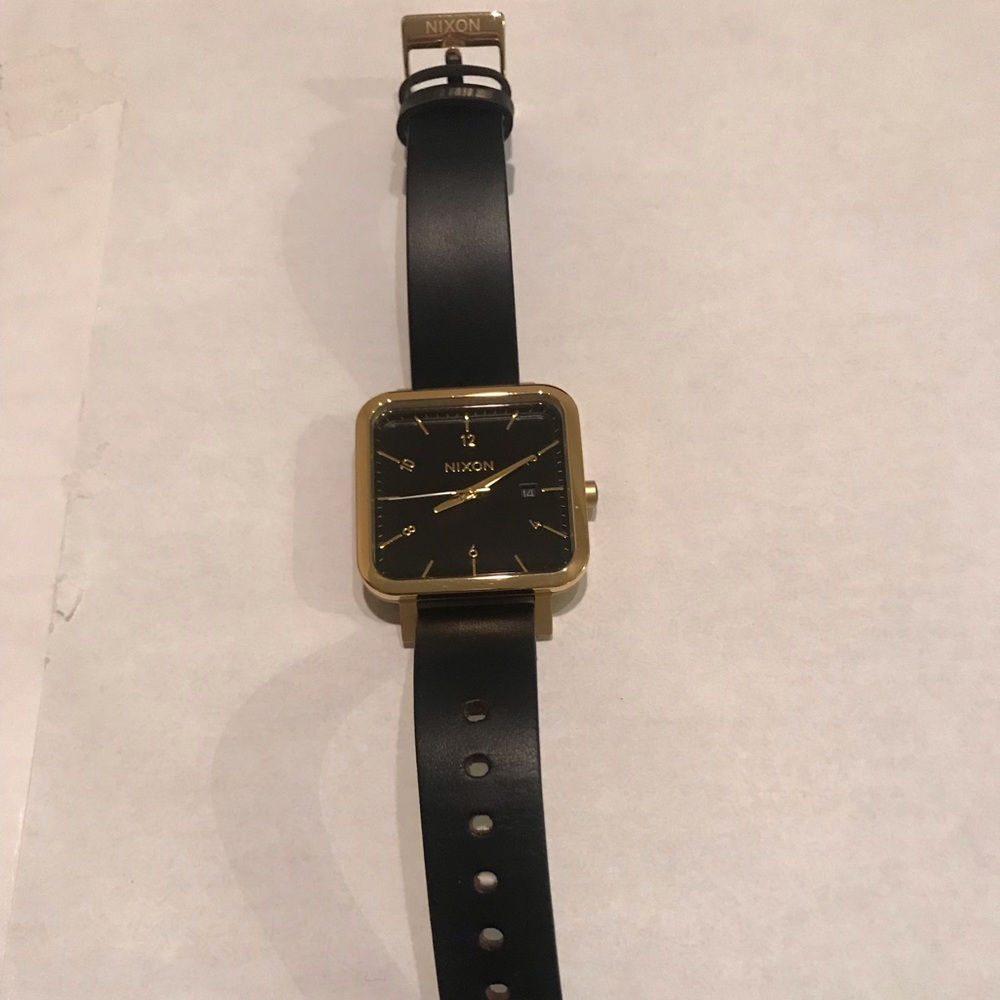 Nixon Ragnar leather strap watch
